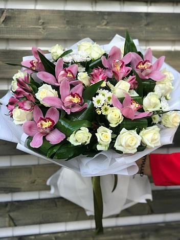Букет цветов из: Розы и Хризантемы в Конобеево