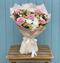 Букет цветов из:  Гвоздики, Орхидеи и Розы в Конобеево