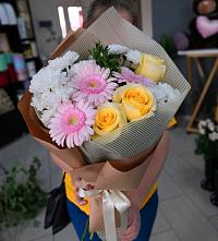 Букет цветов из:  Герберы, Розы и Хризантемы в Конобеево