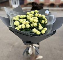 Букет Белые кустовые розы Солинеро в Конобеево