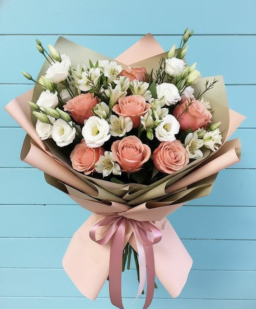 Букет цветов из: Розы, Альстромерии и Лизиантусы в Конобеево