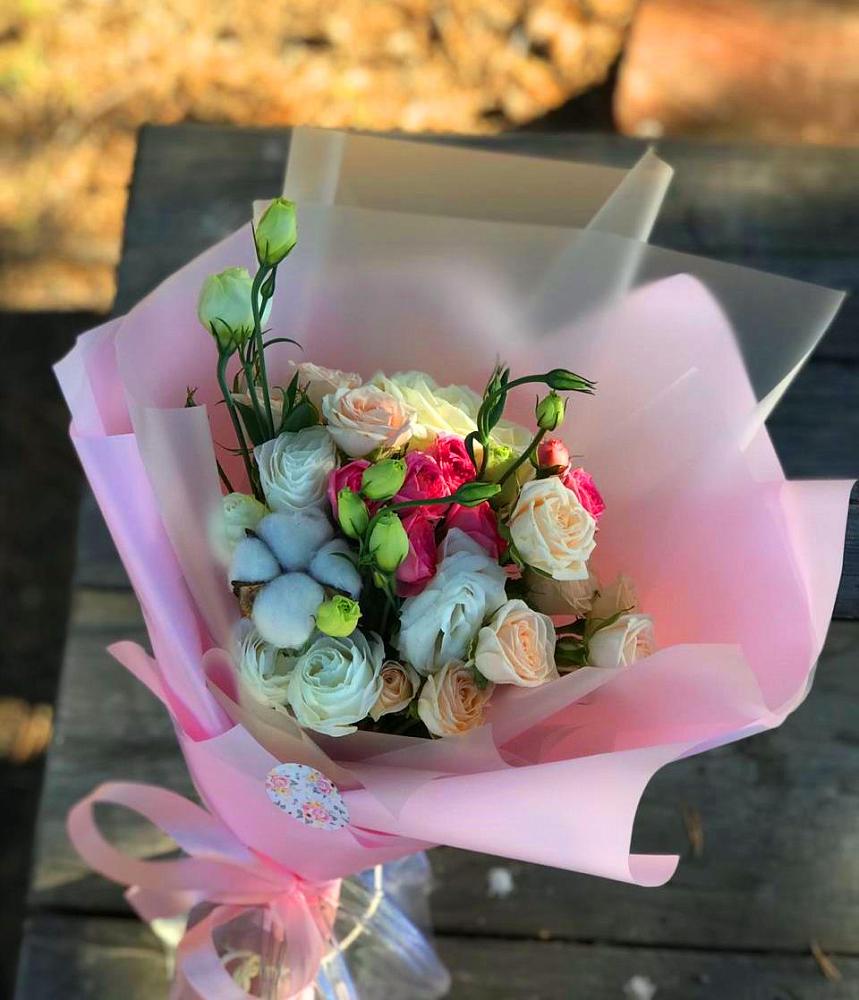 Букет цветов из: Розы и Лизиантусы в Конобеево