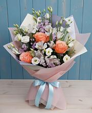 Букет цветов из:  Лизиантусы, Розы, Альстромерии и Гипсофила в Конобеево