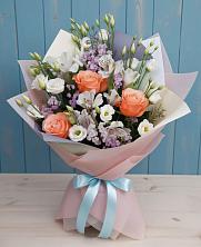 Букет цветов из:  Лизиантусы, Розы, Альстромерии и Гипсофила в Конобеево