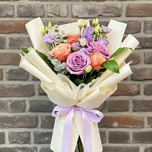 Букет цветов из:  Лизиантусы и Розы в Конобеево