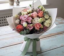 Букет цветов из:  Розы, Лизиантусы и Гвоздики в Конобеево